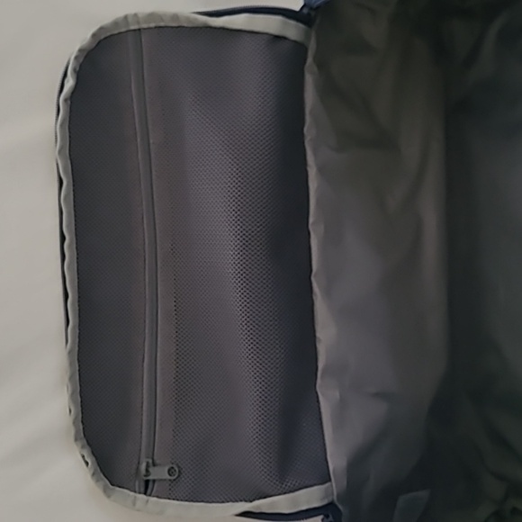 Lands' End Small All Purpose Travel Duffle Bag - Picture 10 of 12